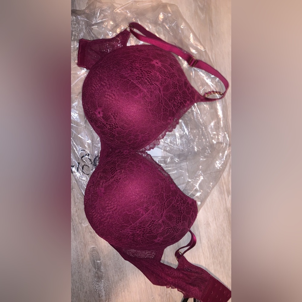 Victoria Secret Bra size in 38 DD